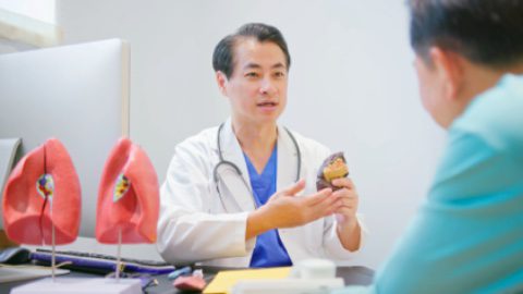 Lung cancer doctor explains lung and other thoracic cancers to a lung cancer patient.