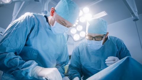 Thoracic surgeons are performing innovative thoracic surgery to a lung cancer patient.