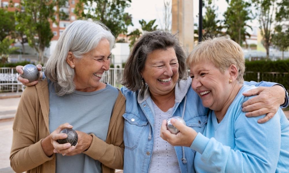 Women hanging out socially are improving their heart health.